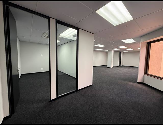 129M² OFFICE TO LET IN PARKTOWN